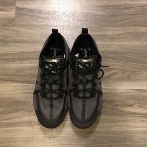Like NEW Nike vapormax!
